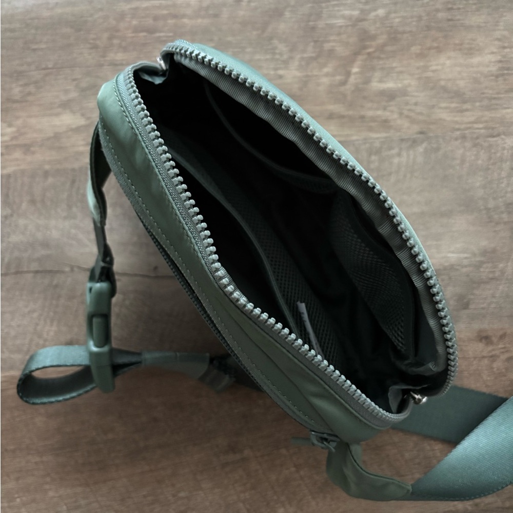 lululemon athletica everywhere belt Bag - Picture 3 of 3